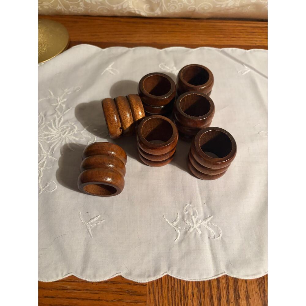 Set of 8 Vintage Wooden Napkin Rings‎